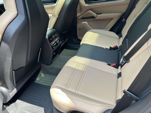 Certified 2025 Porsche Cayenne E-Hybrid AWD/4WD image 13