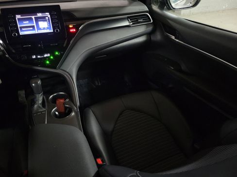 Used 2024 Toyota Camry SE image 13