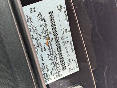 Used 2019 Ford Escape Titanium image 33