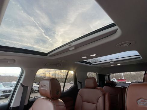 Used 2021 Chevrolet Traverse High Country image 23