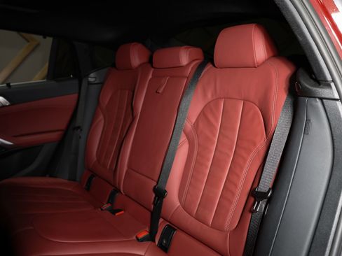 Used 2022 BMW X6 xDrive40i w/ Executive Package image 18