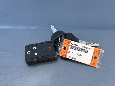 Used 2020 Chevrolet Colorado LT w/ Colorado RST Special Edition image 35