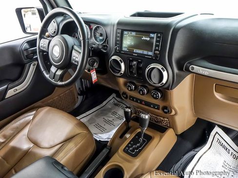 Used 2015 Jeep Wrangler Unlimited Sahara w/ Dual Top Group AWD/4WD image 31