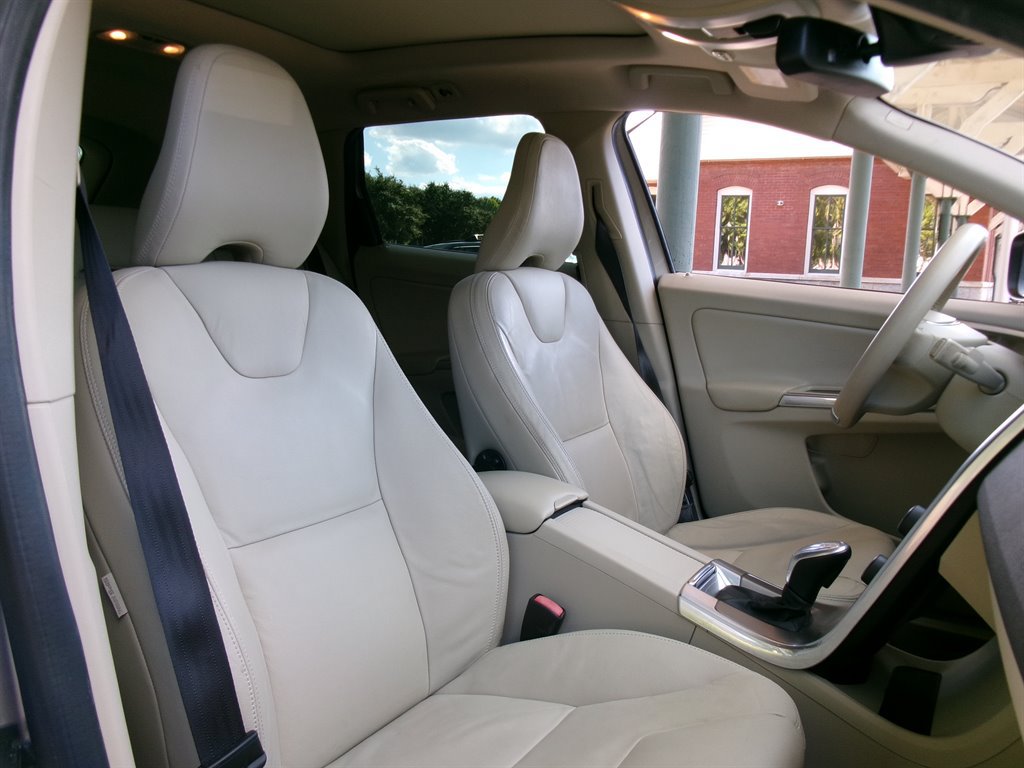 Used 2013 Volvo XC60 3.2 FWD image 18