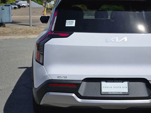 New 2026 Kia EV9 Wind image 8