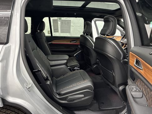 Used 2025 Jeep Grand Cherokee L Summit AWD/4WD image 11