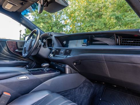 Used 2018 Lexus LS 500 w/ Luxury Package RWD image 32