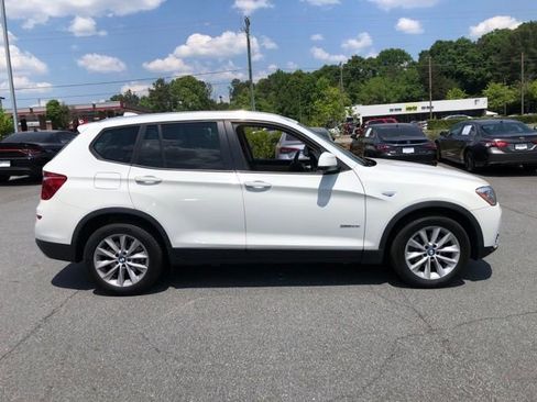 Used 2017 BMW X3 sDrive28i RWD image 2