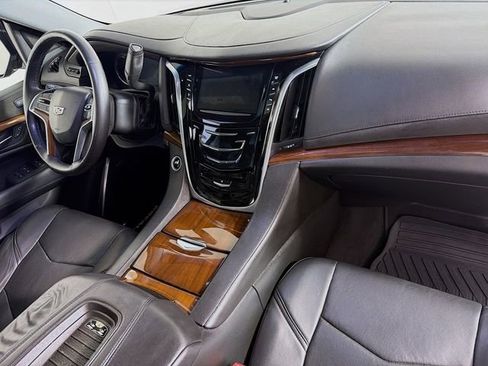 Used 2018 Cadillac Escalade ESV Luxury AWD/4WD image 35