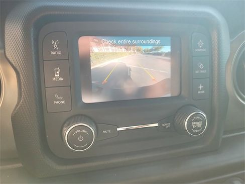 Used 2021 Jeep Gladiator Sport image 20