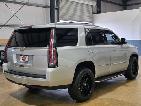 Used 2016 Cadillac Escalade Luxury image 4
