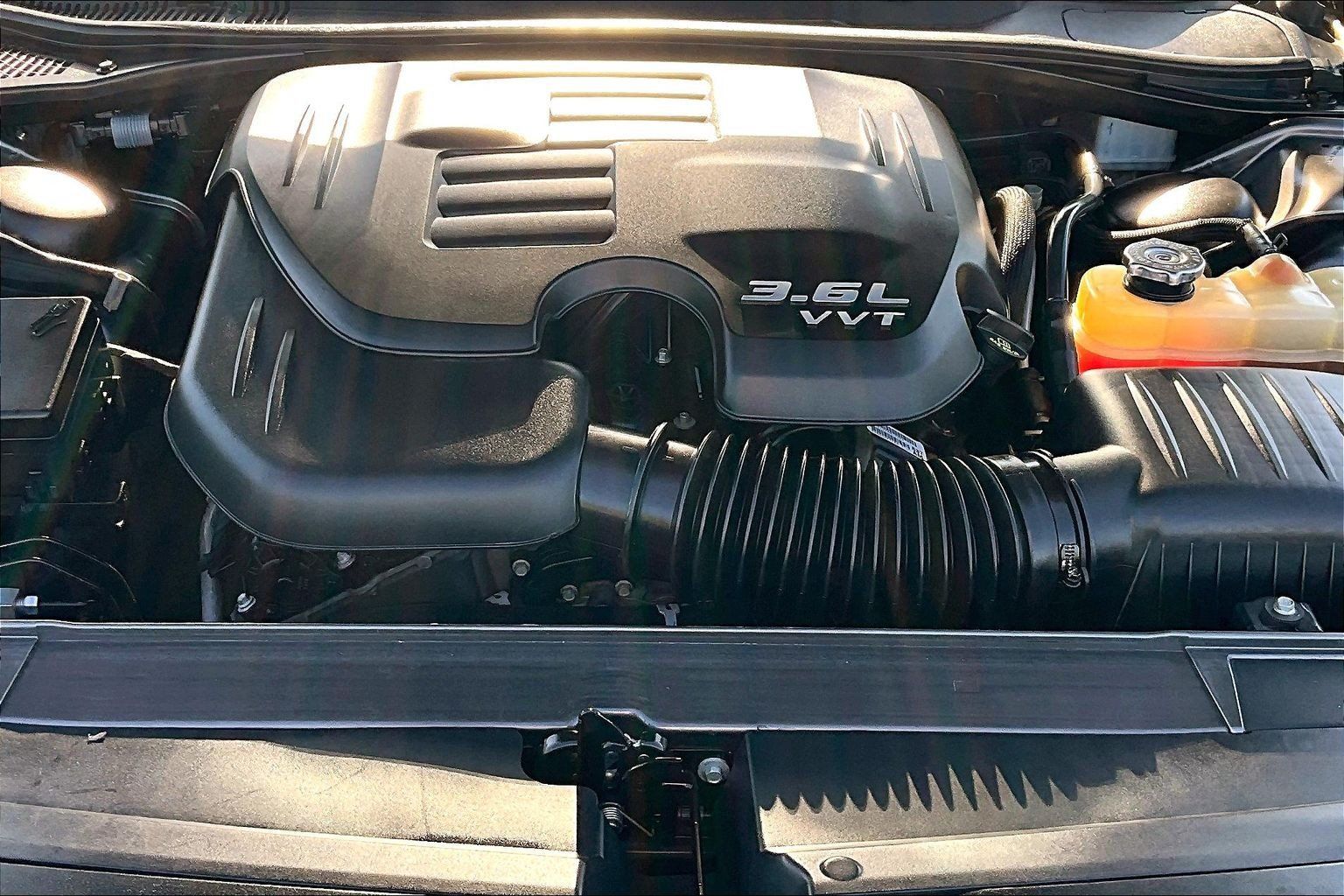 Used 2019 Dodge Challenger SXT RWD image 9