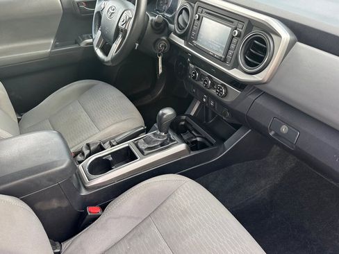 Used 2018 Toyota Tacoma SR5 RWD image 18