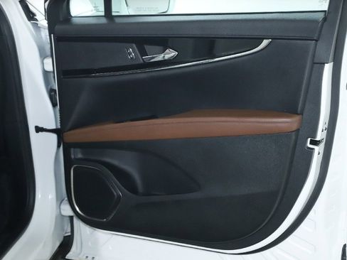 Certified 2023 Lincoln Nautilus Reserve image 34