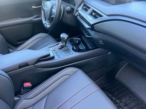 Used 2019 Lexus UX 200 F Sport w/ F Sport Premium Package FWD image 18