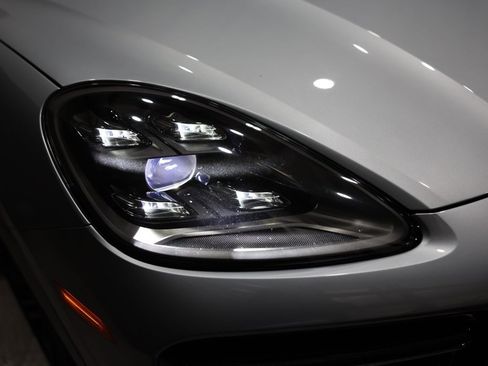 Used 2022 Porsche Cayenne Turbo image 31