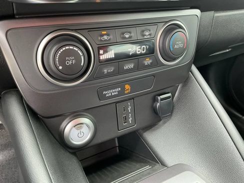 Used 2025 Nissan Leaf S FWD image 19