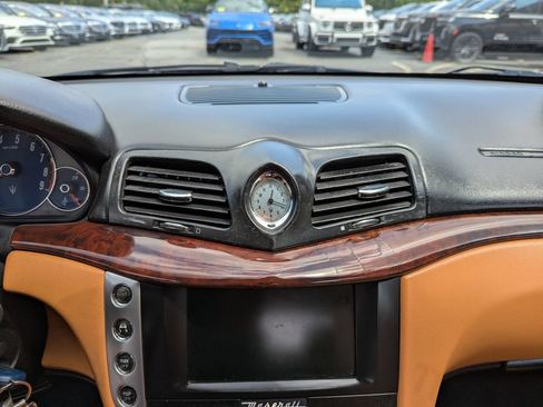 Used 2011 Maserati GranTurismo Convertible RWD image 19