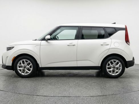 Used 2025 Kia Soul LX w/ LX Technology Package image 5