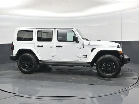 Used 2022 Jeep Wrangler Unlimited Sahara AWD/4WD image 30