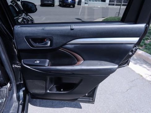 Used 2019 Toyota Highlander XLE AWD/4WD image 61