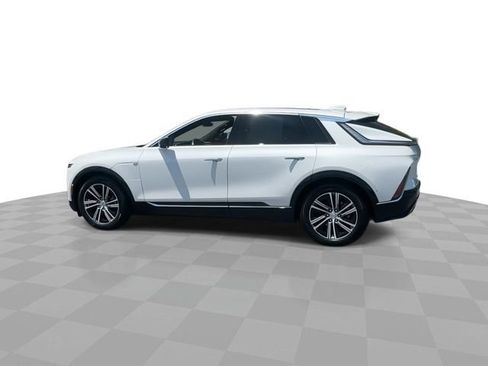 Used 2024 Cadillac Lyriq Luxury AWD/4WD image 5