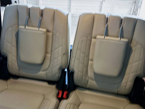 Used 2017 Ford Explorer Platinum image 29