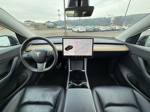 Used 2020 Tesla Model Y Long Range image 9