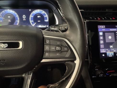 Used 2023 Jeep Grand Cherokee L Laredo RWD image 29