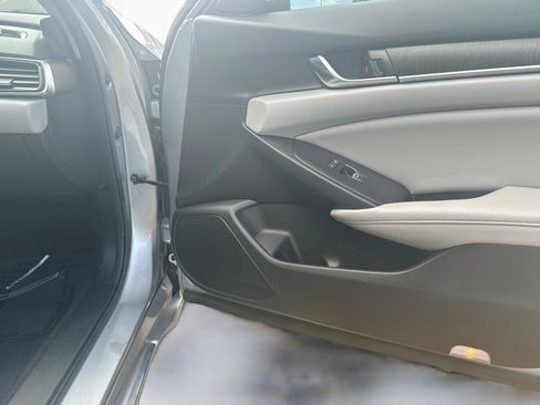 Used 2019 Honda Accord Touring image 32