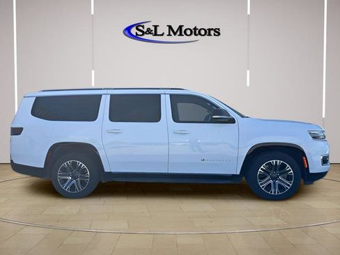Certified 2024 Jeep Wagoneer L Series II w/ Flexible Seating Group AWD/4WD image 1