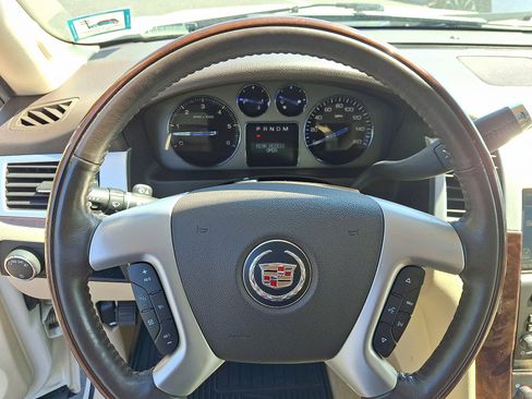 Used 2007 Cadillac Escalade AWD w/ Information Package image 22