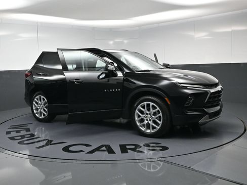 Used 2025 Chevrolet Blazer LT w/ Sound & Technology Package FWD image 24