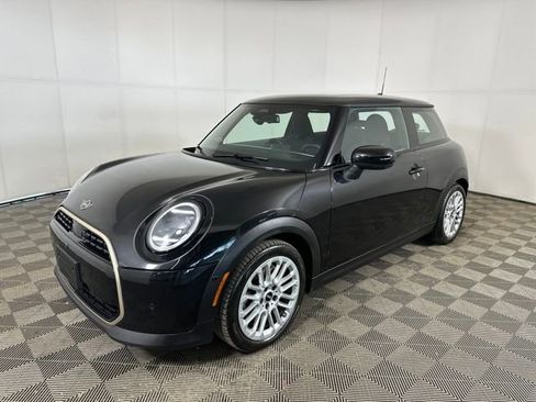 Used 2025 MINI Cooper 2-Door Hardtop image 7