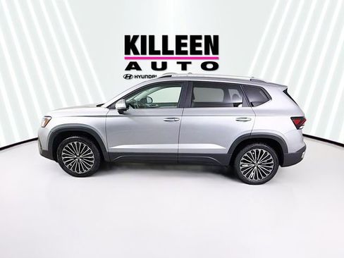 New 2026 Volkswagen Taos SE image 4