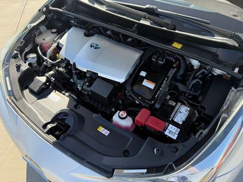 Used 2017 Toyota Prius Three Touring FWD image 39
