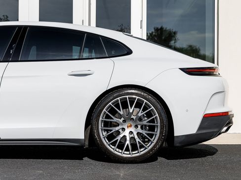 Used 2024 Porsche Panamera 4 AWD/4WD image 9