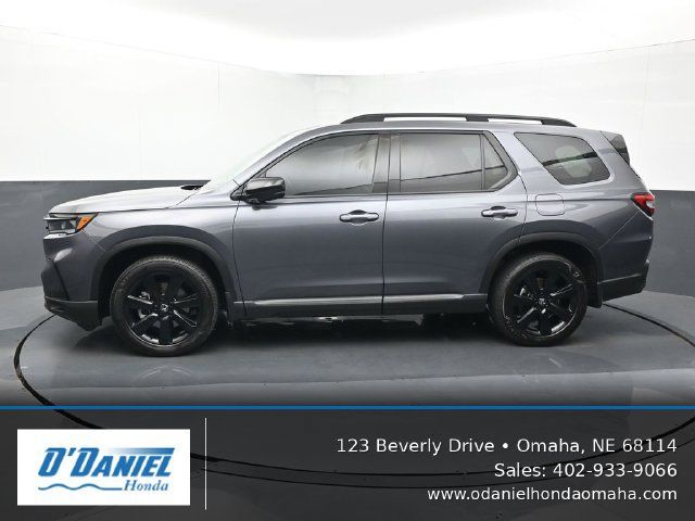 Used 2025 Honda Pilot Black Edition image 2