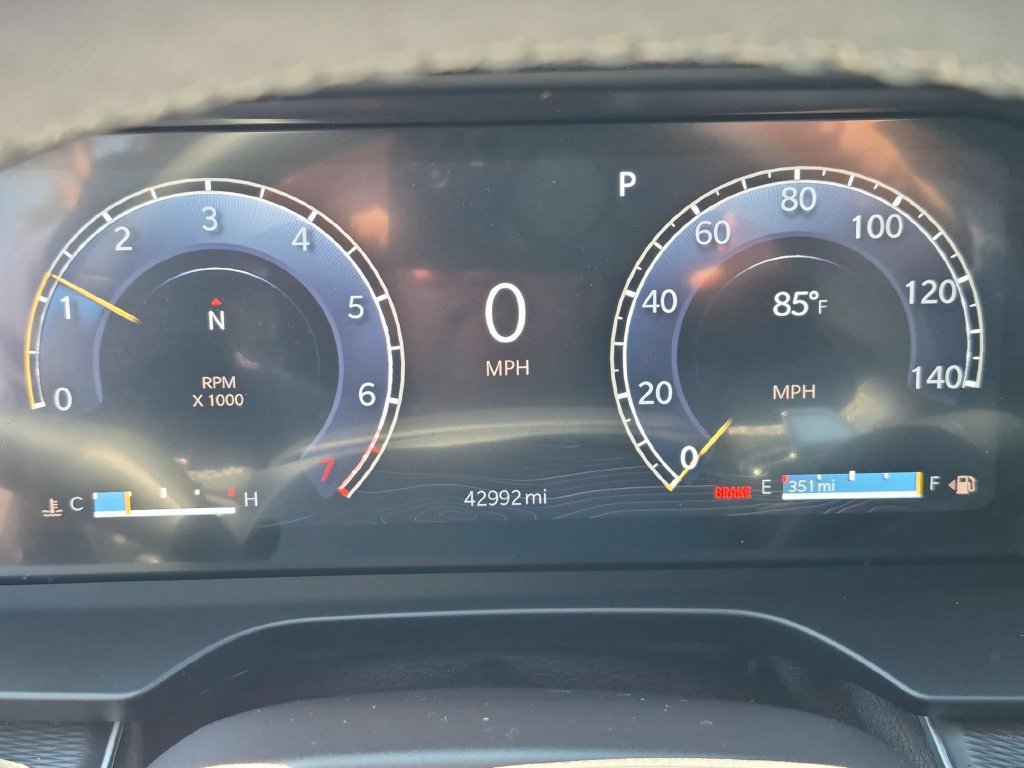 Used 2025 Jeep Grand Cherokee Altitude AWD/4WD image 16