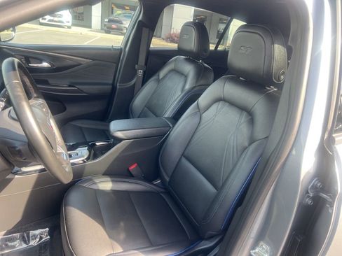 Used 2025 Buick Envista Sport Touring image 17