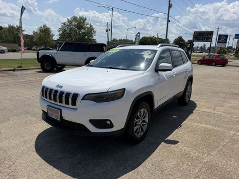 Used 2019 Jeep Cherokee Latitude Plus w/ Comfort/Convenience Group AWD/4WD image 4