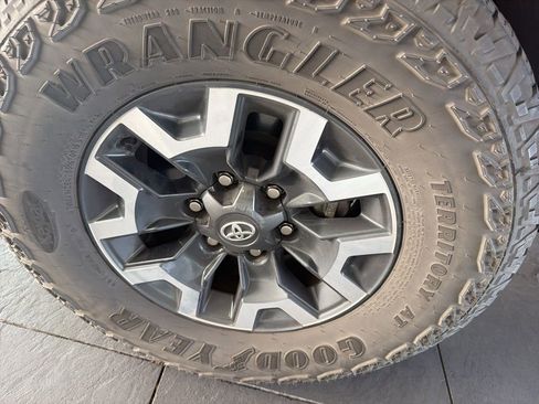 Used 2023 Toyota Tacoma TRD Off-Road image 11