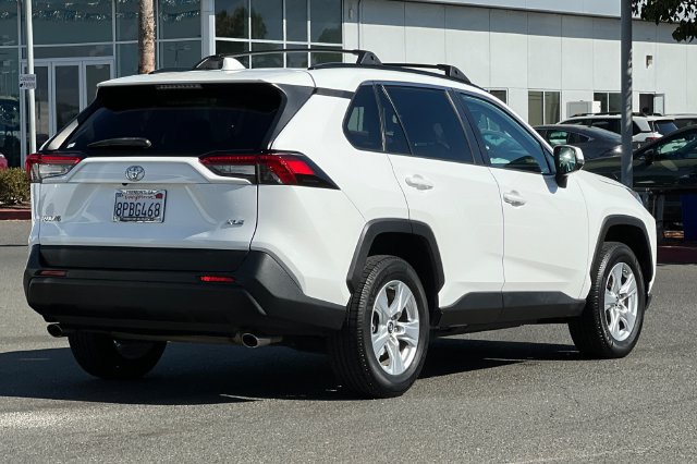 Used 2019 Toyota RAV4 XLE w/ Convenience Package FWD image 4