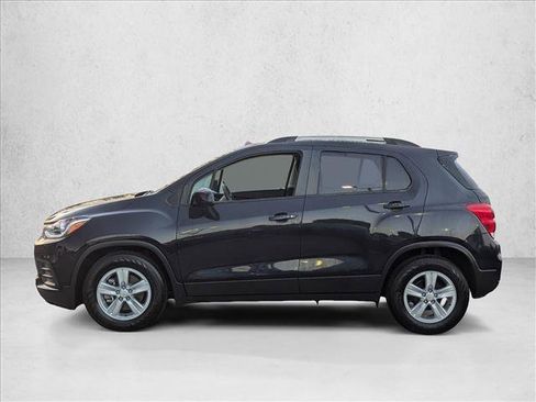 Used 2022 Chevrolet Trax LT w/ LT Convenience Package image 9