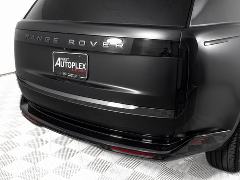 Used 2025 Land Rover Range Rover SE image 36