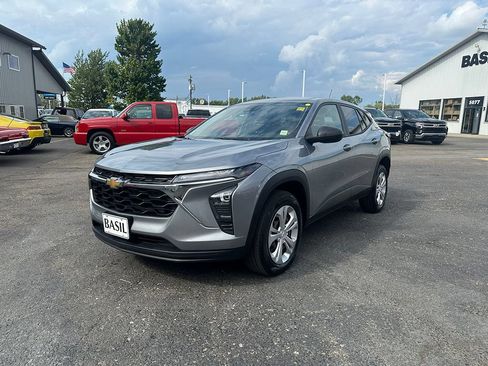 Used 2024 Chevrolet Trax LS w/ Driver Confidence Package FWD image 8