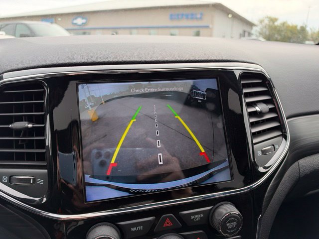 Used 2021 Jeep Grand Cherokee Laredo X AWD/4WD image 18