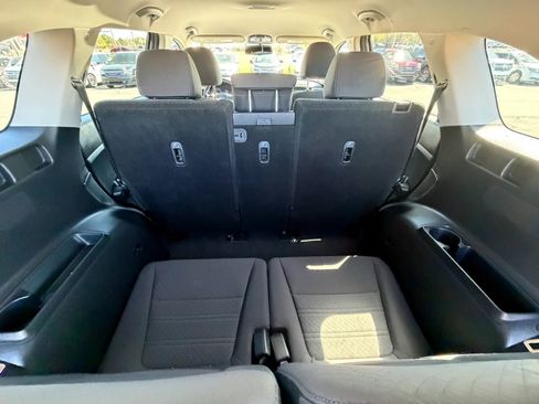 Used 2019 Kia Sorento LX w/ LX Convenience Package image 12