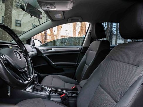 Used 2016 Volkswagen Golf SE image 9