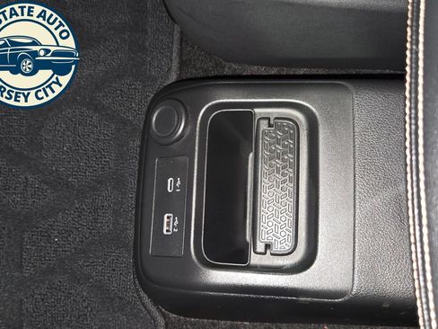 Used 2023 Nissan Ariya AWD image 17